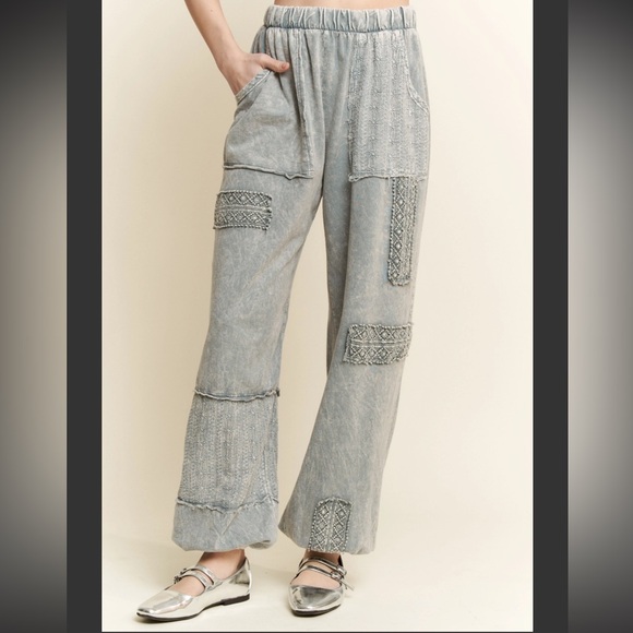 NWOT J.Her Eyelet Joggers - Picture 6 of 9